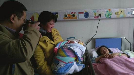 这个六一,CA把二次元世界的入口打开了!——MRM//McCann上海打造的冲破次元墙数字战役,带你做回大儿童嗨玩二次元|十大外围足球平台app(图2) 十大外围足球平台app