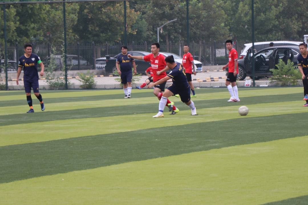 
【17VS创投杯足球联赛第三循环顾】绵绵小雨浇不灭足球的热情：十大外围足球平台app(图3)