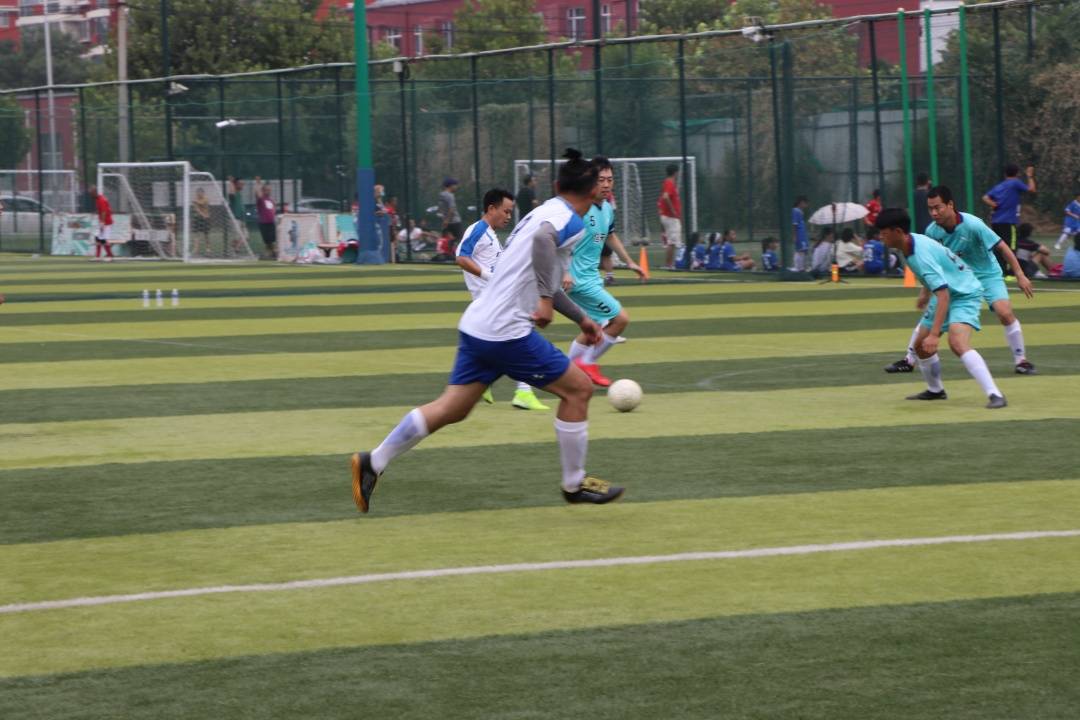 
【17VS创投杯足球联赛第三循环顾】绵绵小雨浇不灭足球的热情：十大外围足球平台app(图10)